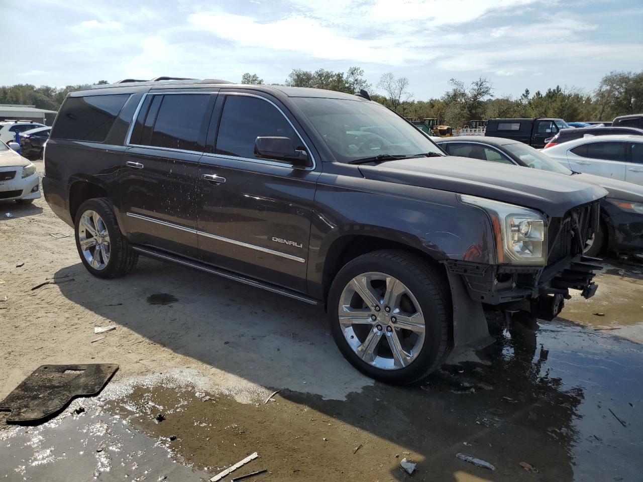 2017 GMC Yukon - Image 4