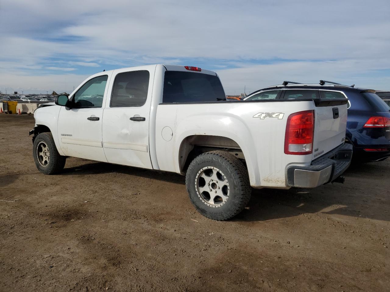 2011 GMC Sierra - Image 2
