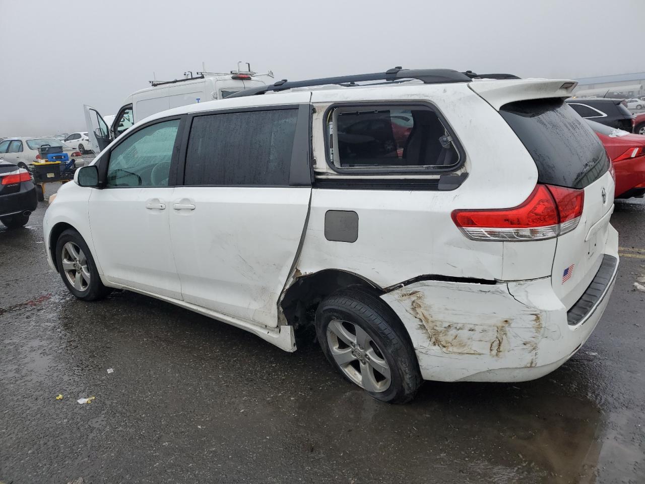 2011 Toyota Sienna - Image 2
