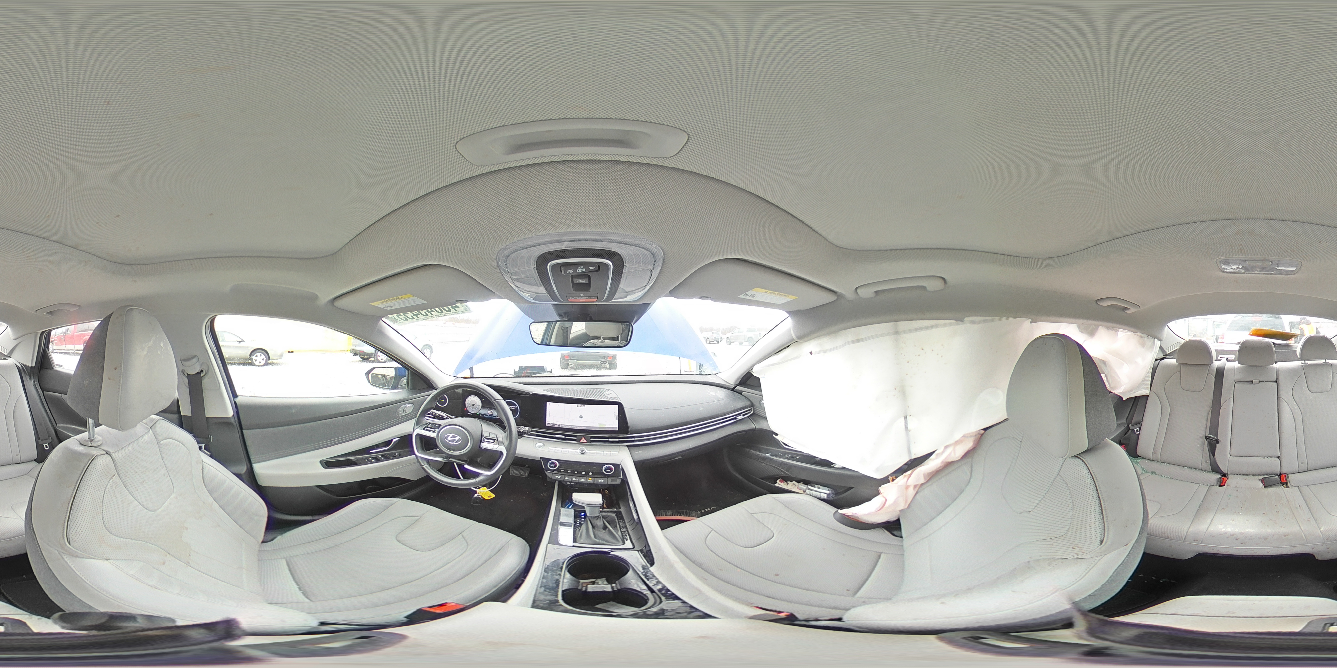 2022 Hyundai Elantra - Image 12