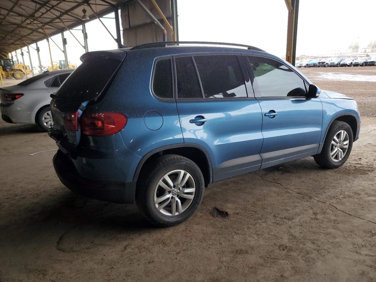 2017 Volkswagen Tiguan - Image 3