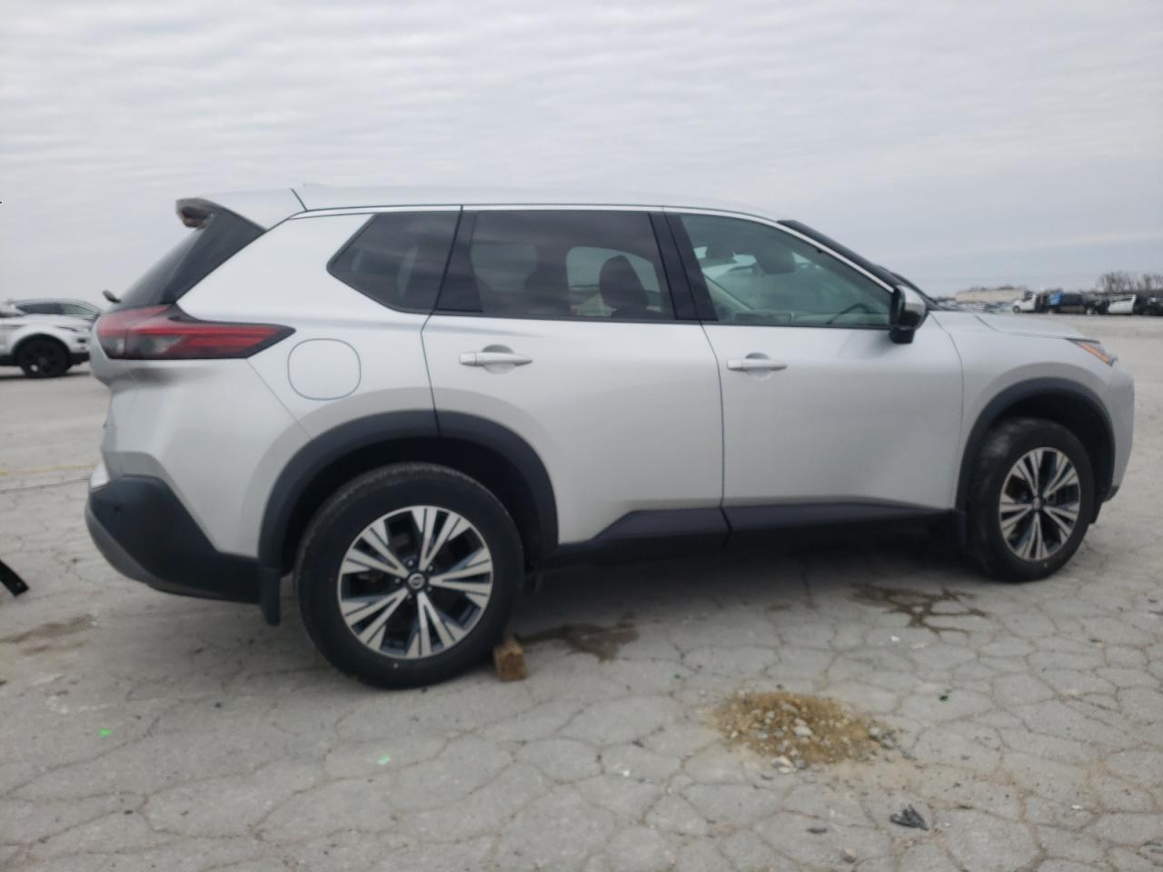 2021 Nissan Rogue - Image 3