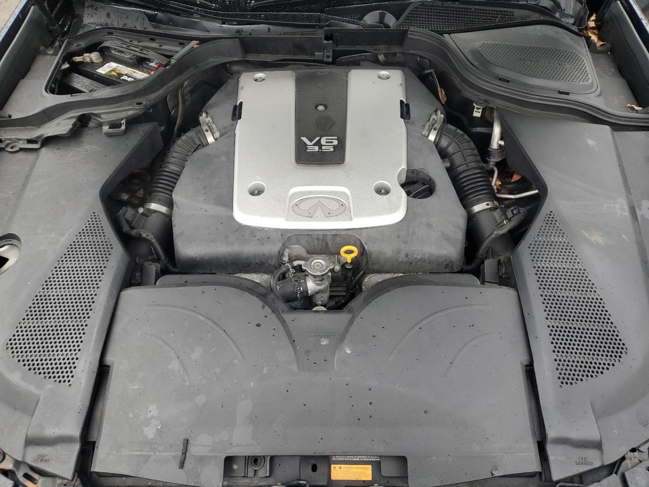 2010 Infiniti M - Image 12