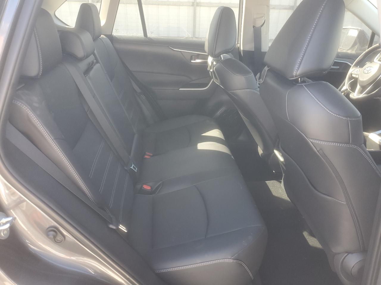 2024 Toyota RAV 4 - Image 11