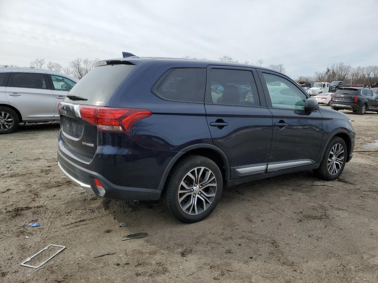 2018 Mitsubishi Outlander - Image 3