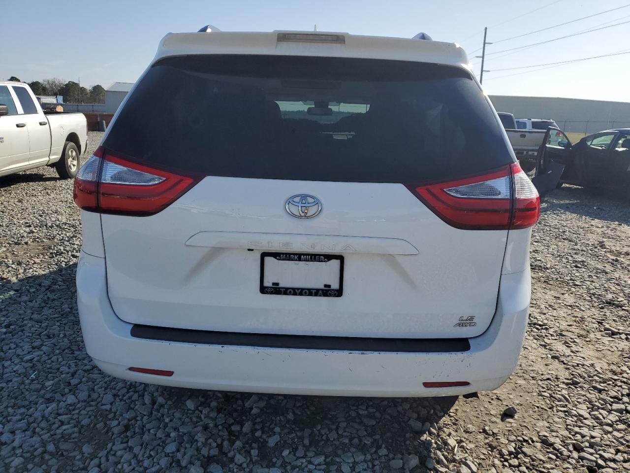 2018 Toyota Sienna - Image 6