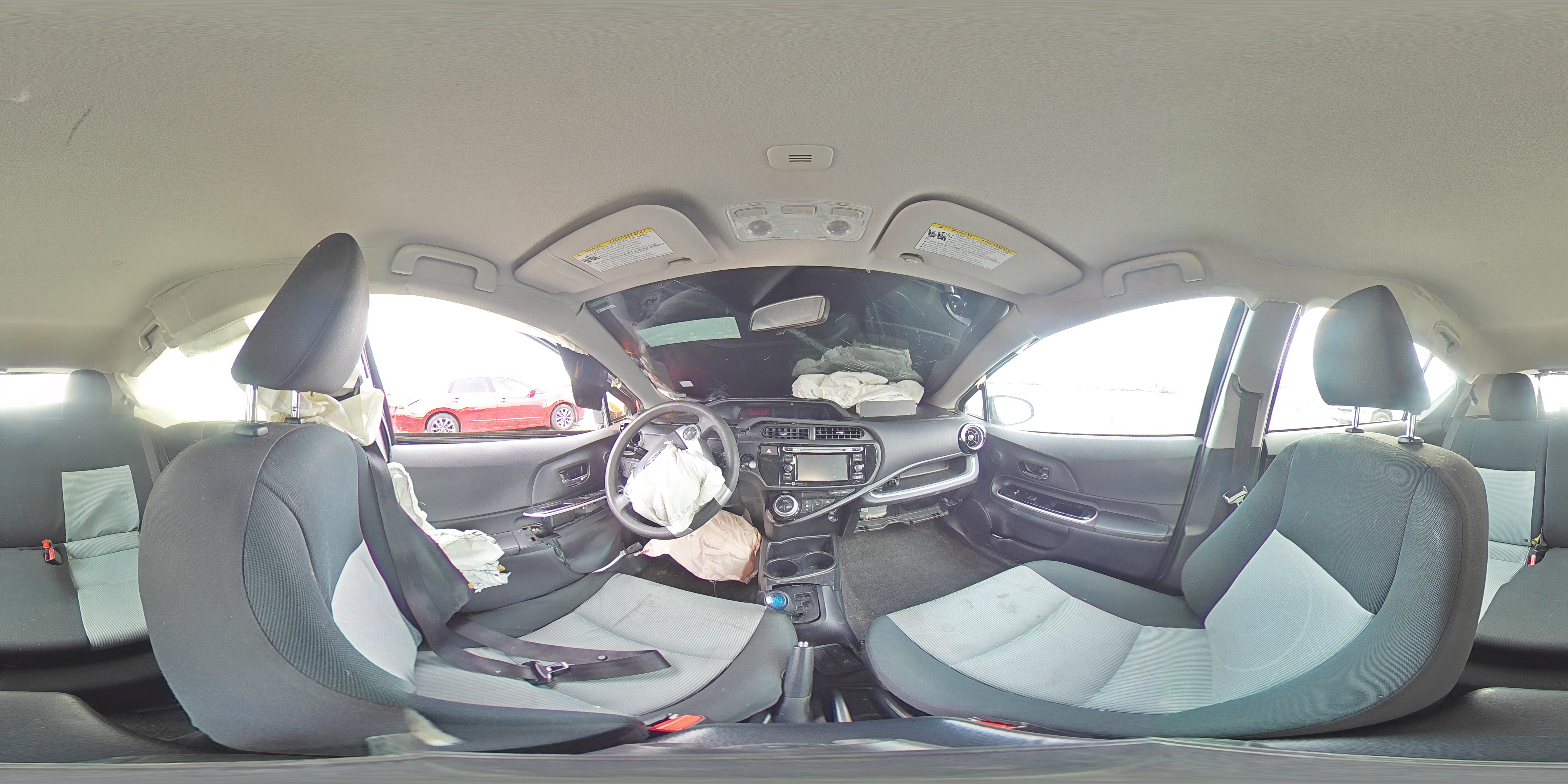 2015 Toyota Prius - Image 13
