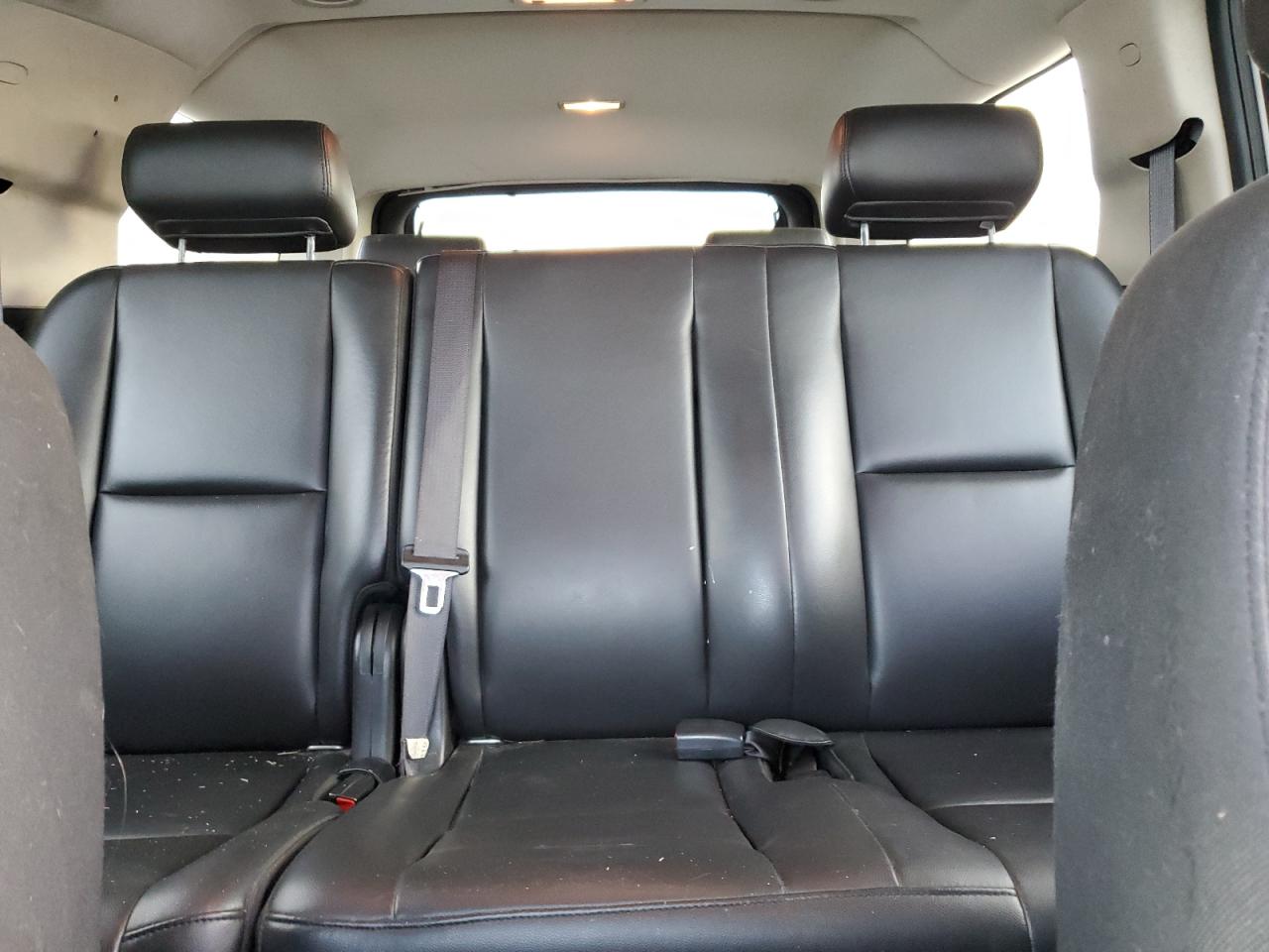 2010 Chevrolet Suburban - Image 10