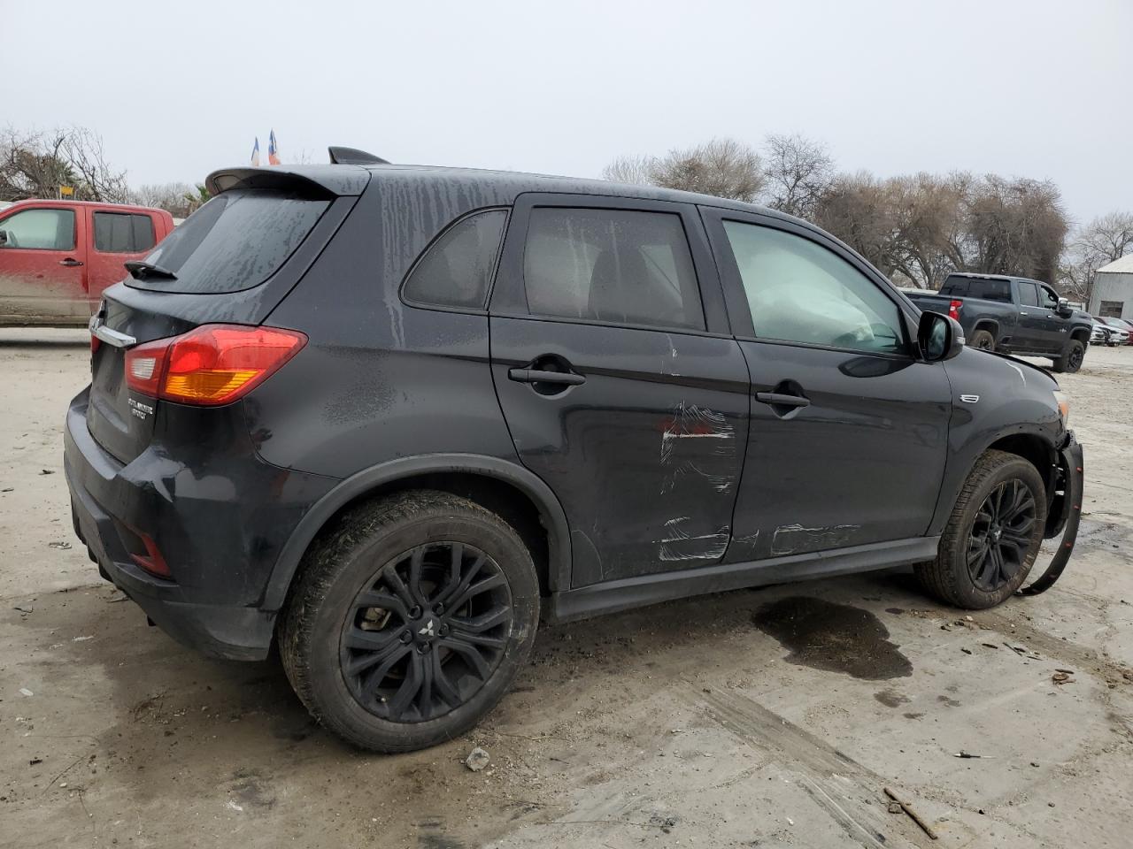 2018 Mitsubishi Outlander - Image 3