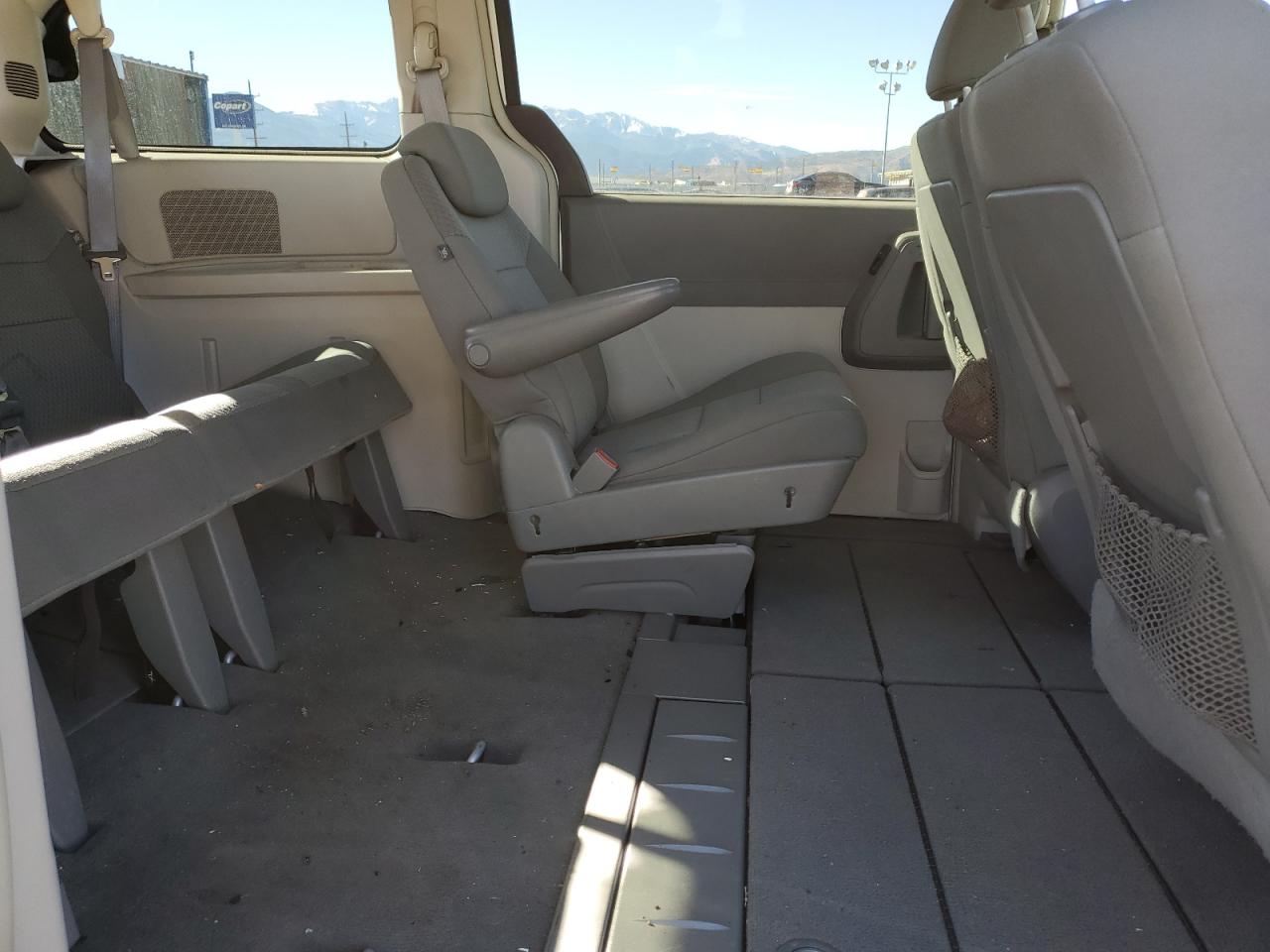 2009 Chrysler Town & Country - Image 11