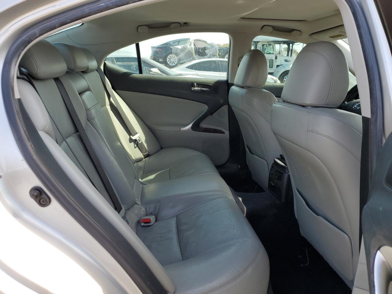2007 Lexus IS - Image 10