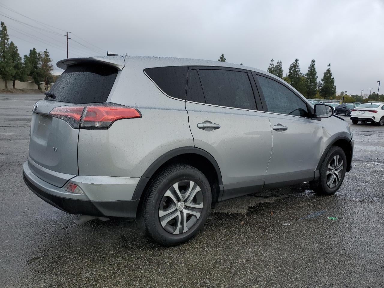 2018 Toyota RAV 4 - Image 3