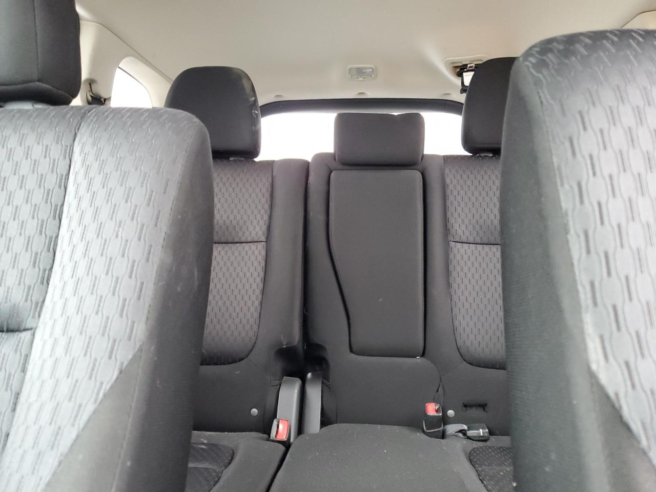 2014 Mitsubishi Outlander - Image 10