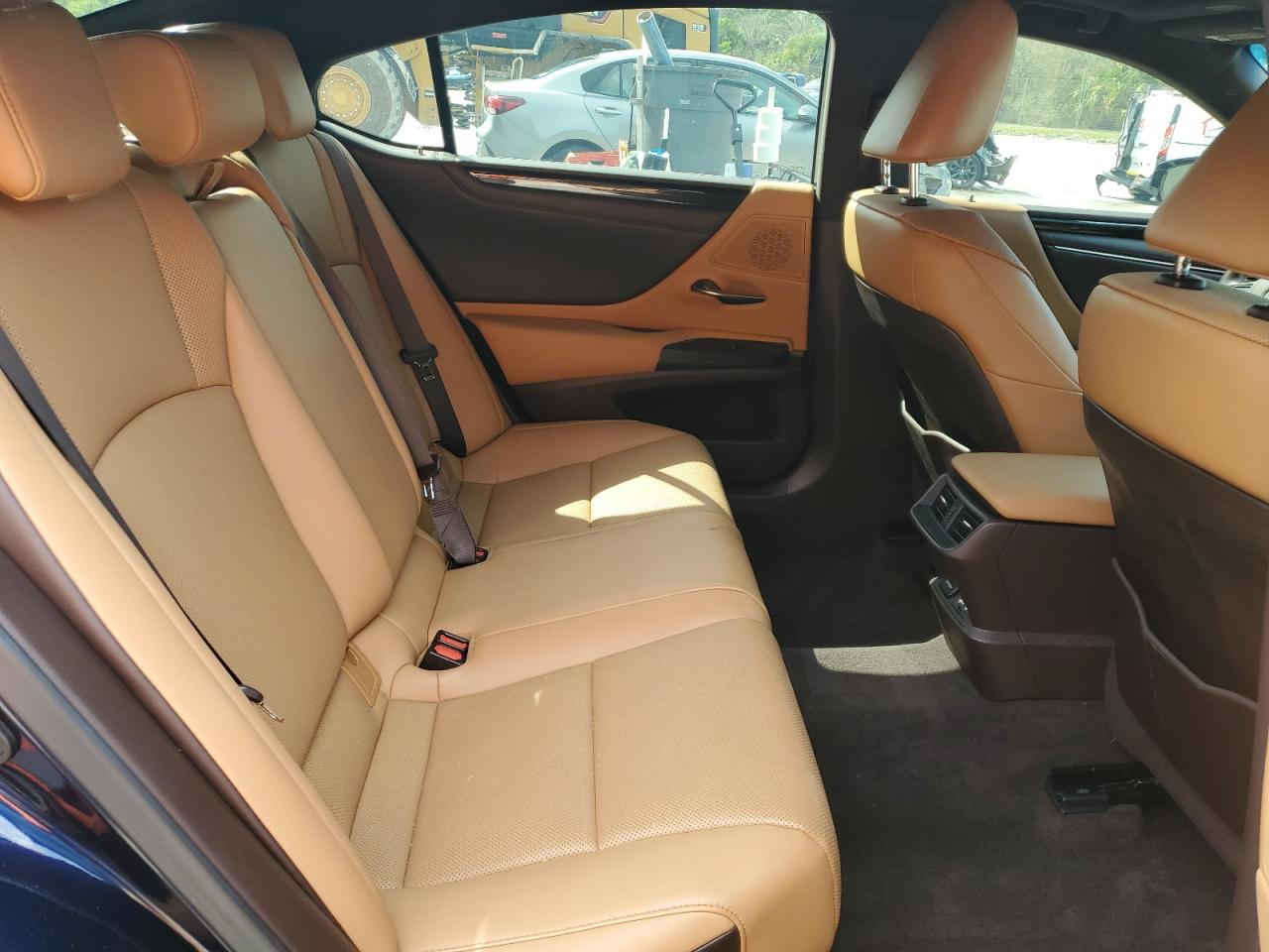2021 Lexus ES - Image 10
