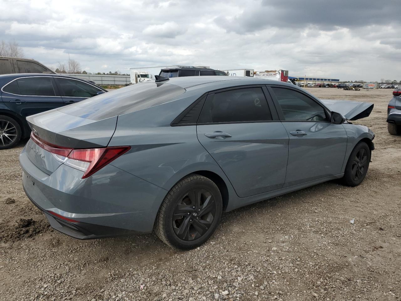 2022 Hyundai Elantra - Image 3