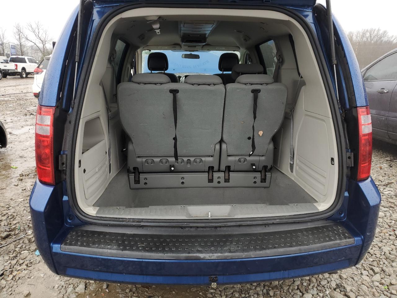 2010 Dodge Caravan - Image 6