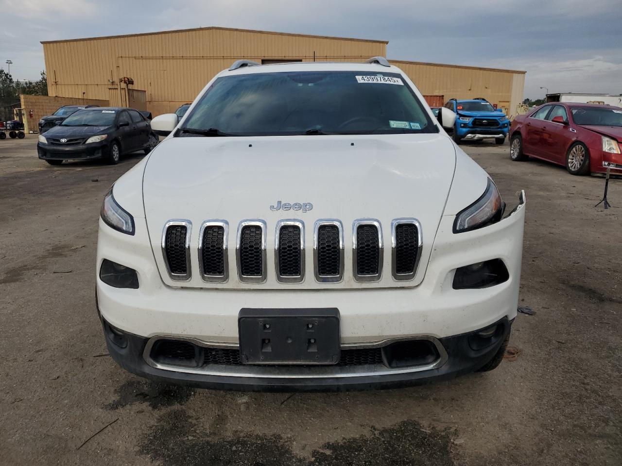 2017 Jeep Grand Cherokee - Image 5
