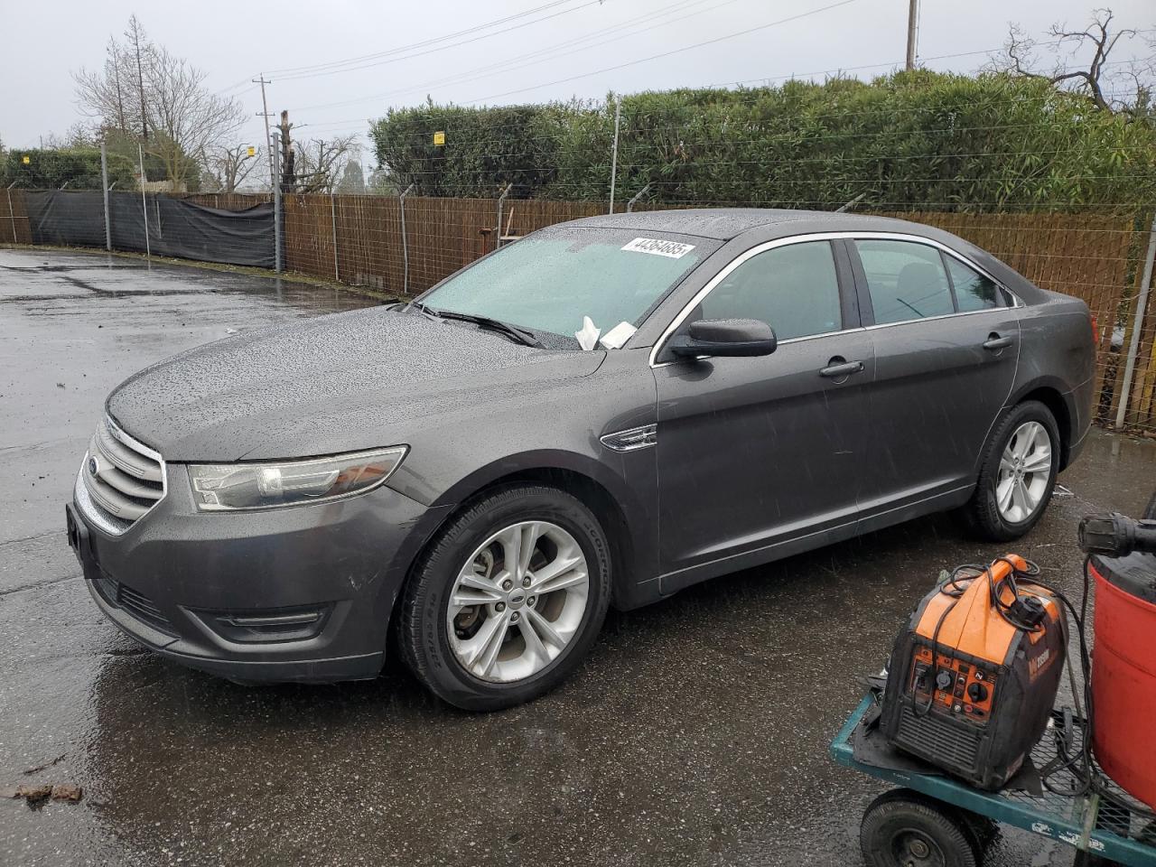 2015 Ford Taurus - Image 1