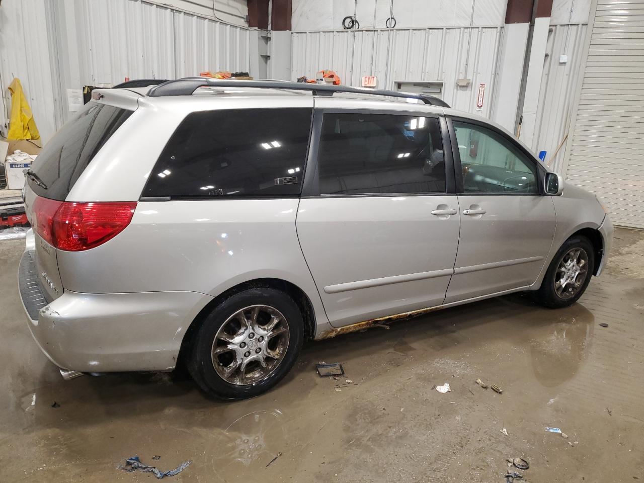 2006 Toyota Sienna - Image 3