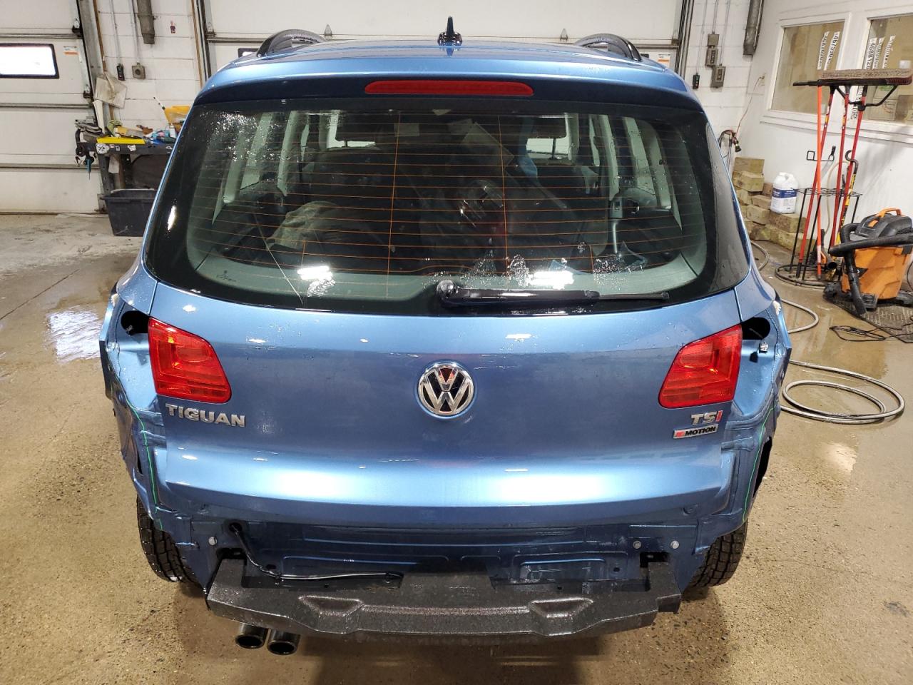 2017 Volkswagen Tiguan - Image 6