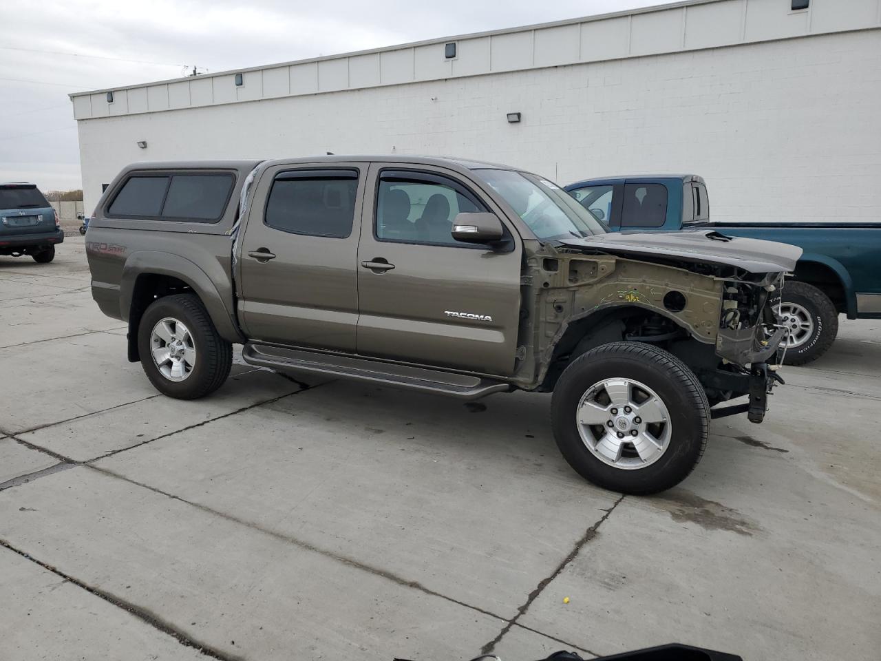2015 Toyota Tacoma - Image 4