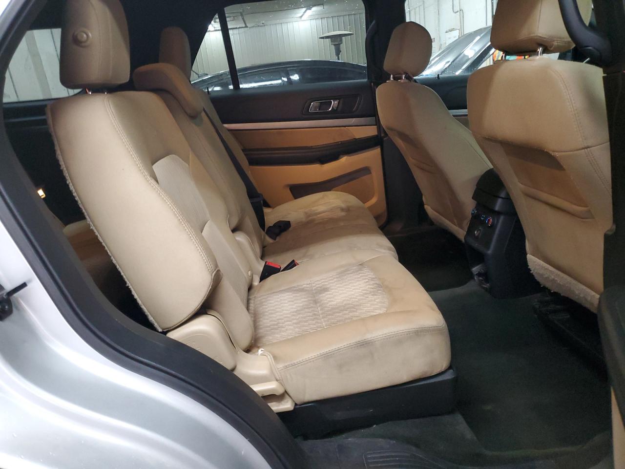 2016 Ford Explorer - Image 11
