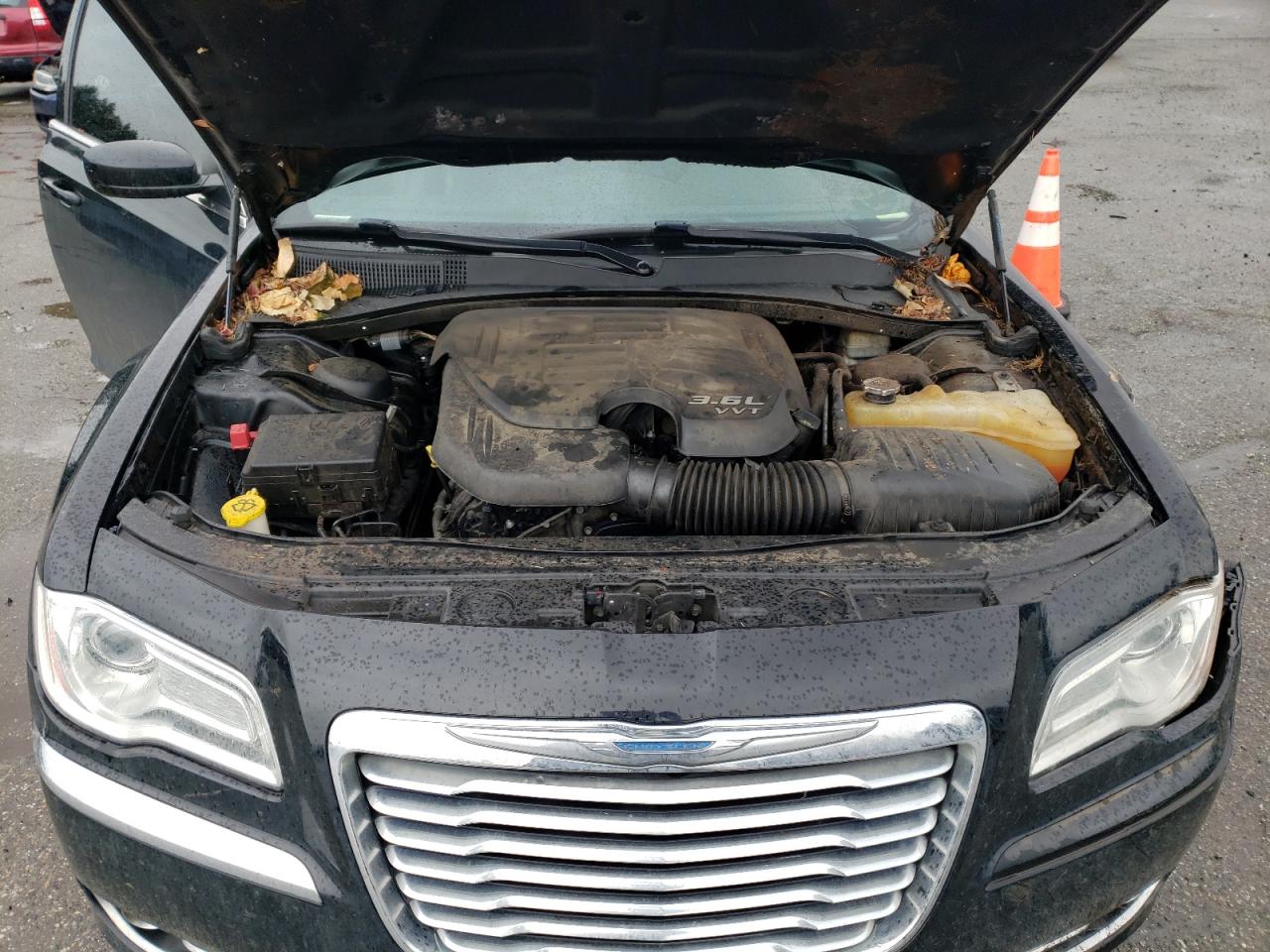 2014 Chrysler 300 - Image 11