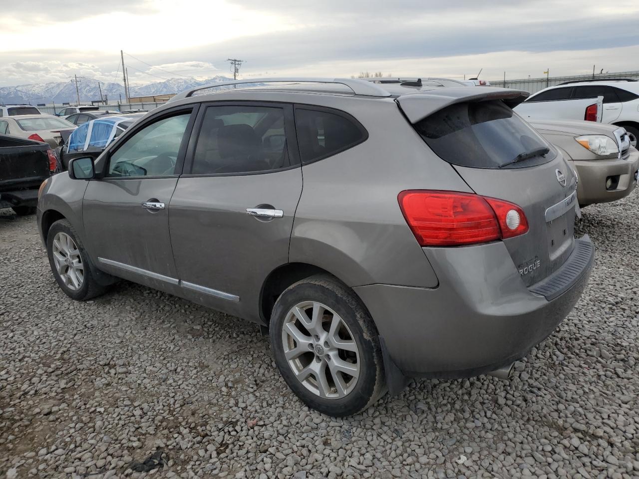 2013 Nissan Rogue - Image 2