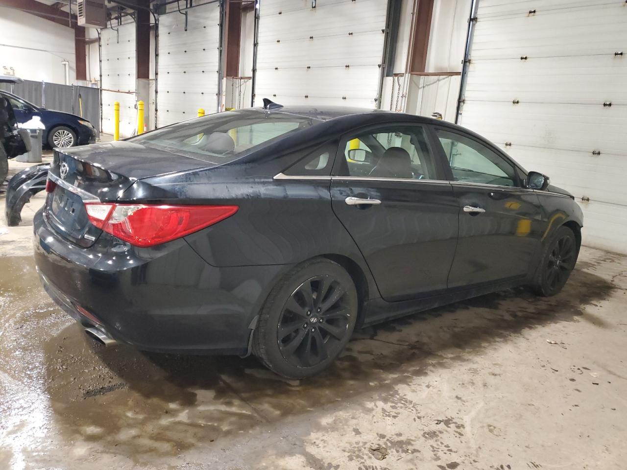 2011 Hyundai Sonata - Image 3