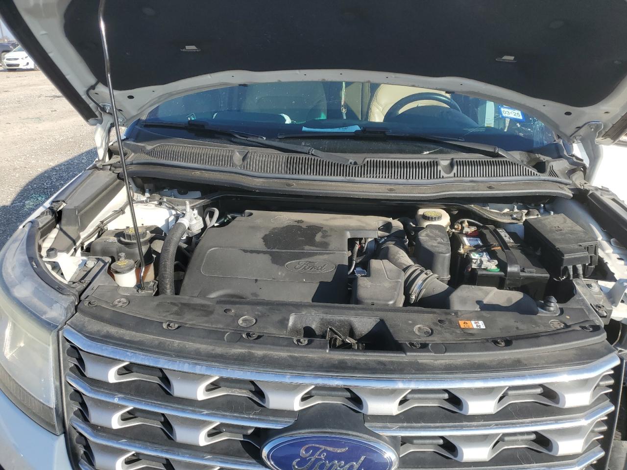 2016 Ford Explorer - Image 12