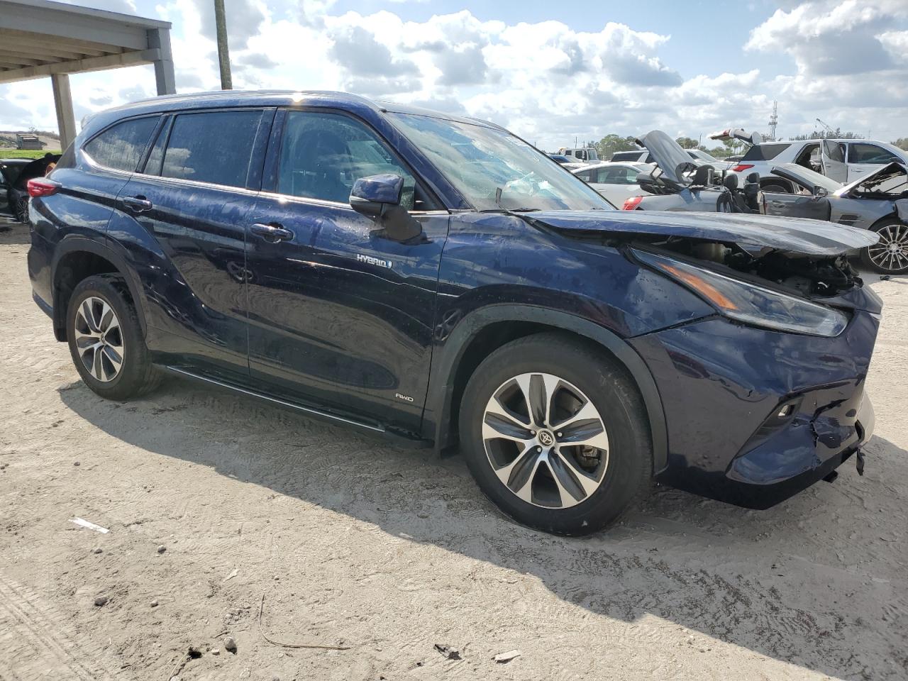 2021 Toyota Highlander - Image 4