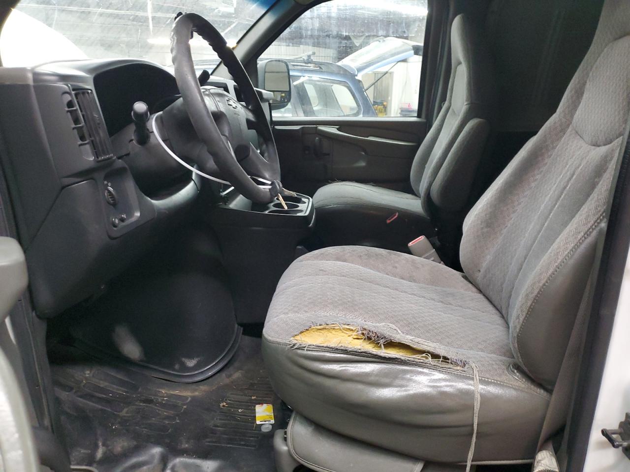 2003 Chevrolet Express - Image 7