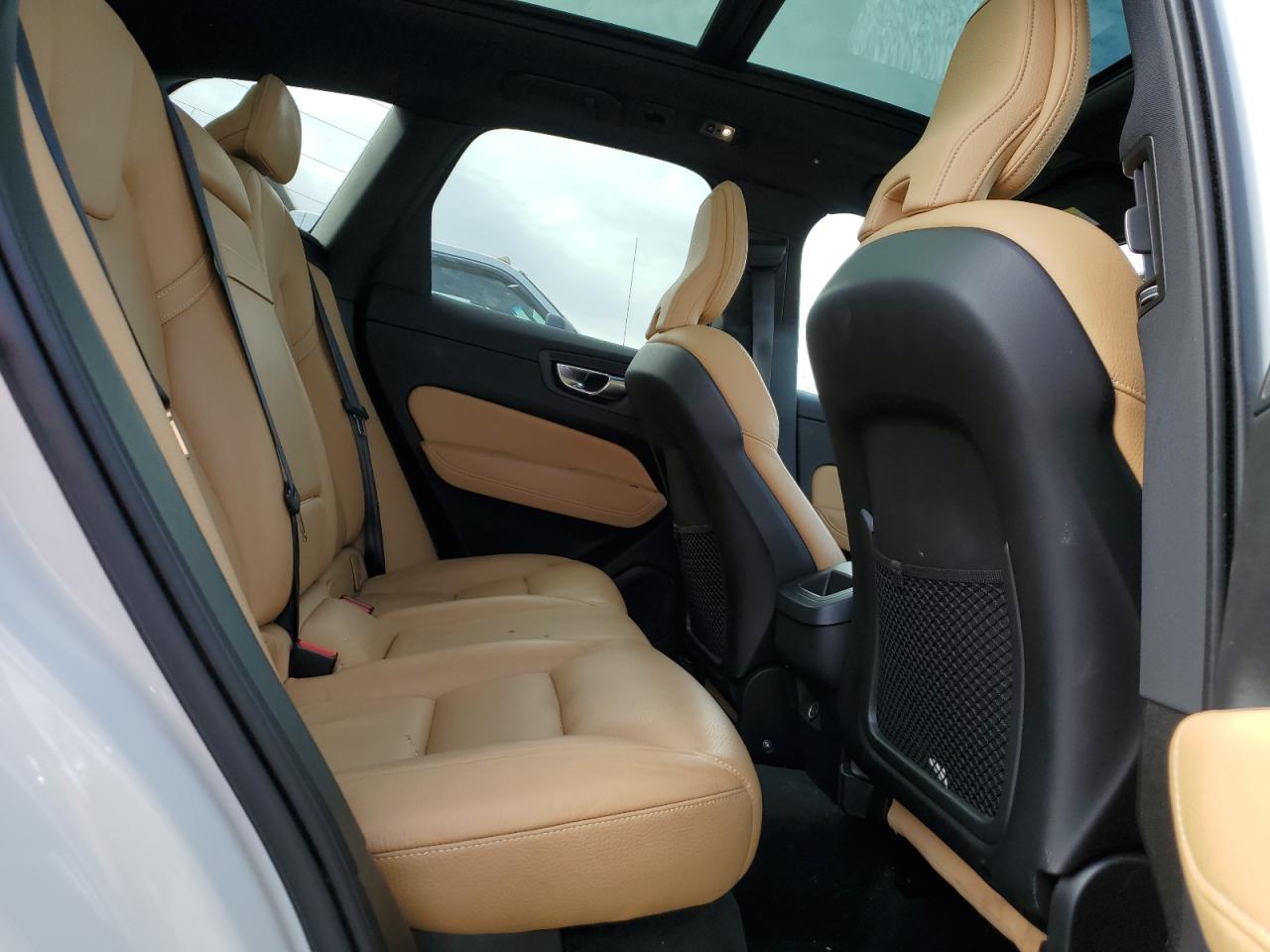 2020 Volvo XC60 - Image 11