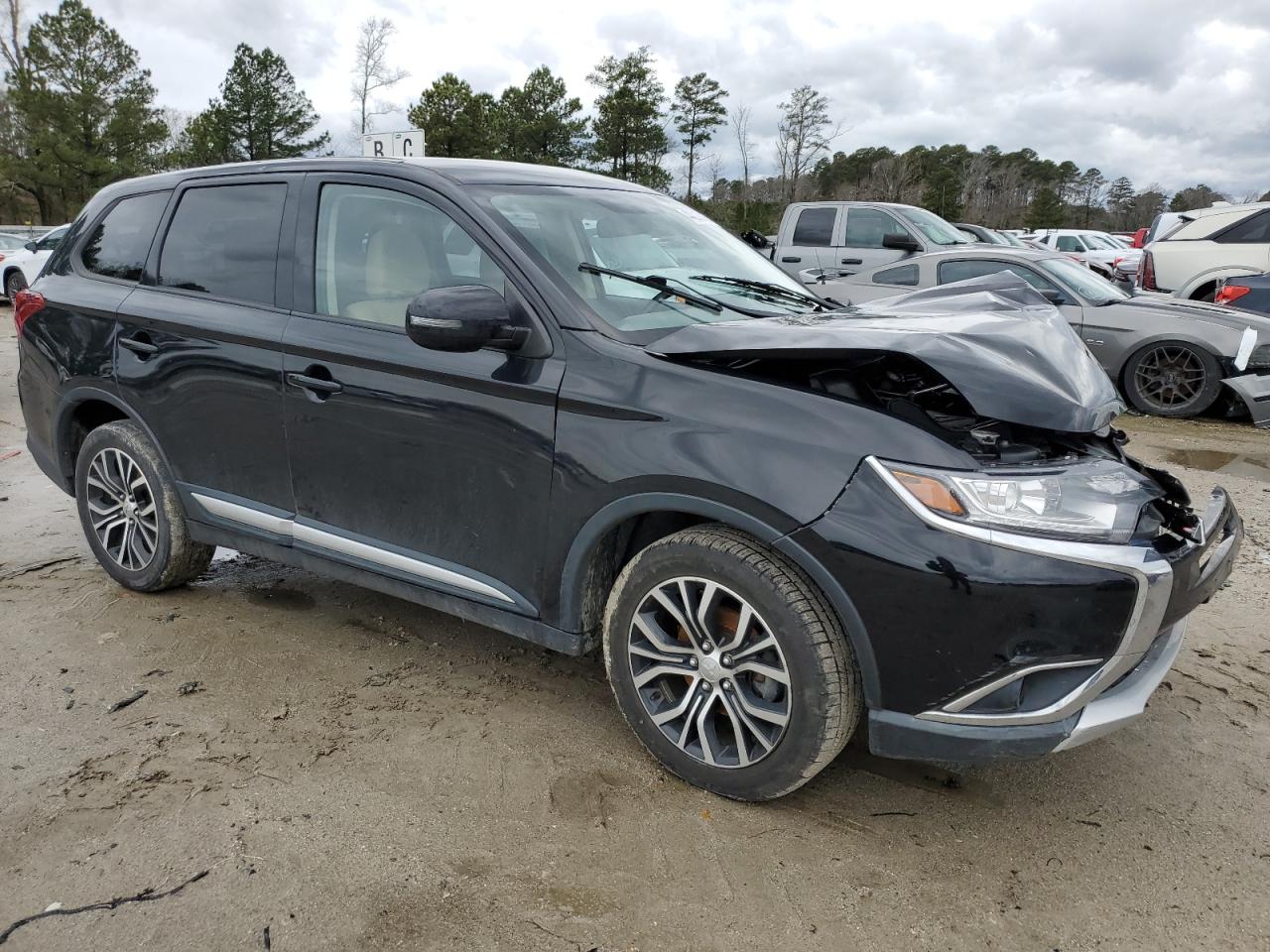 2018 Mitsubishi Outlander - Image 4