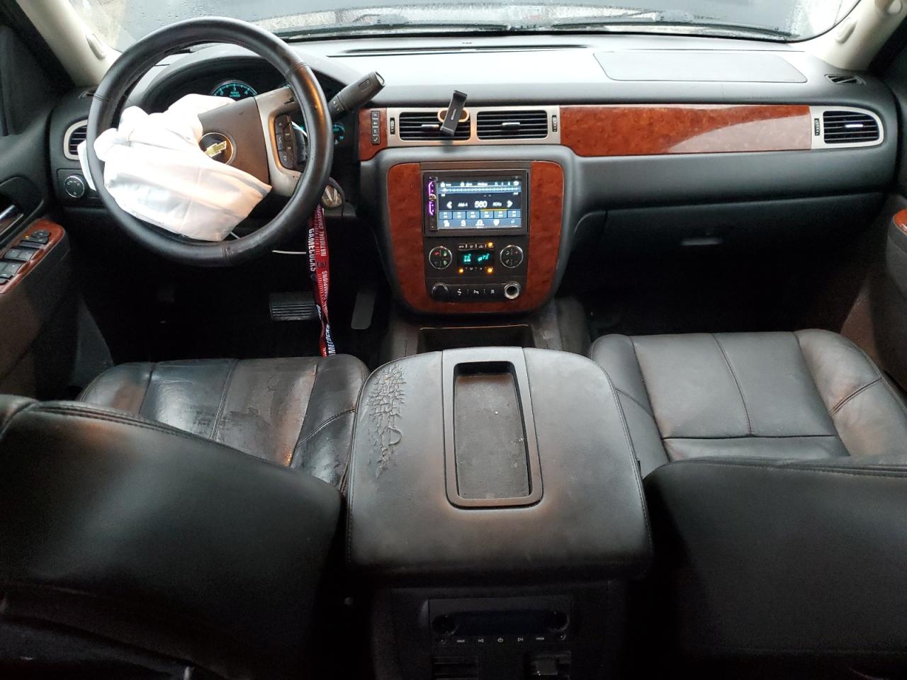 2011 Chevrolet Avalanche - Image 8