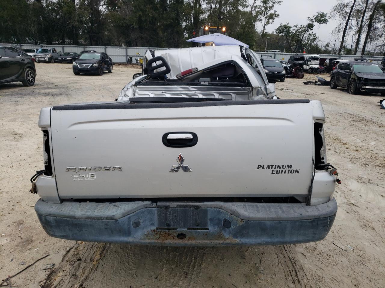 2007 Mitsubishi Raider - Image 6