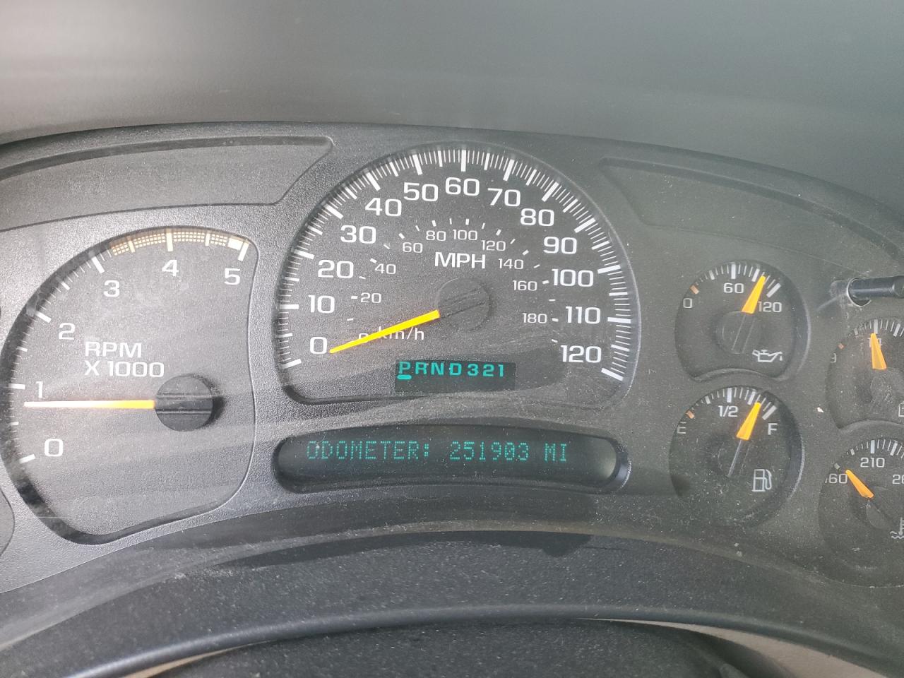 2003 Chevrolet Silverado - Image 9