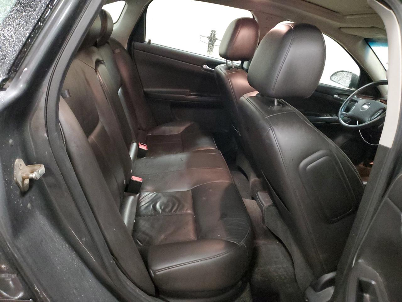 2010 Chevrolet Impala - Image 10