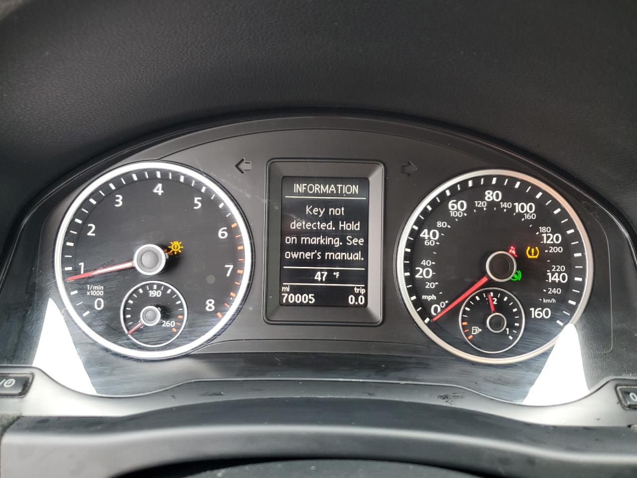 2017 Volkswagen Tiguan - Image 9