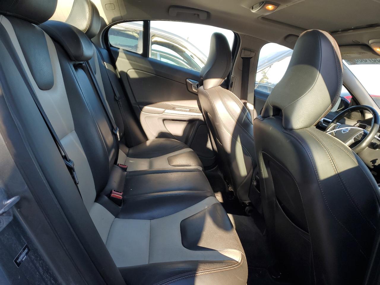2016 Volvo S60 - Image 10
