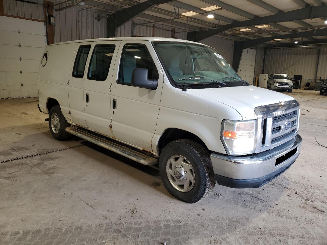 2010 Ford Econoline - Image 4
