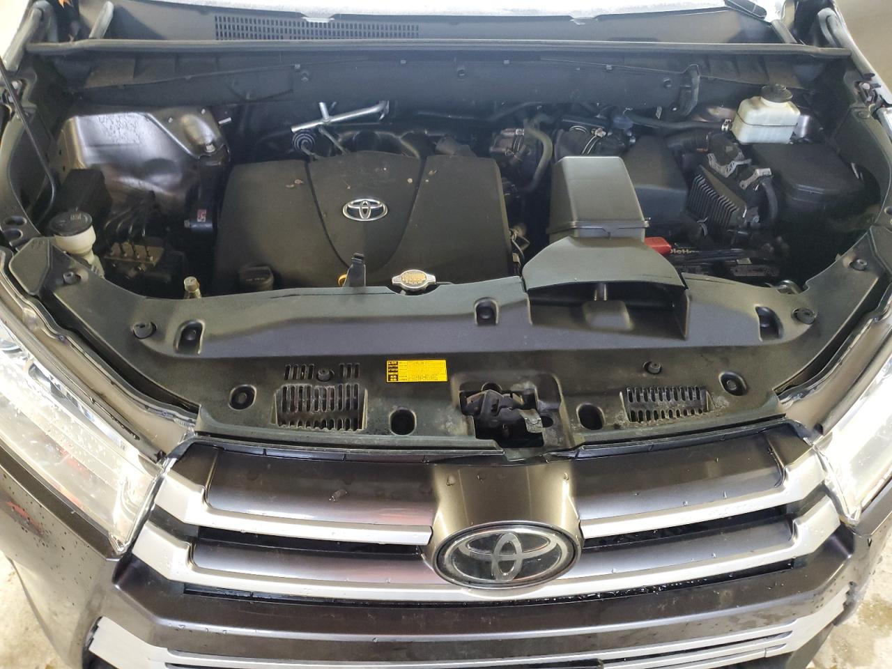 2017 Toyota Highlander - Image 12