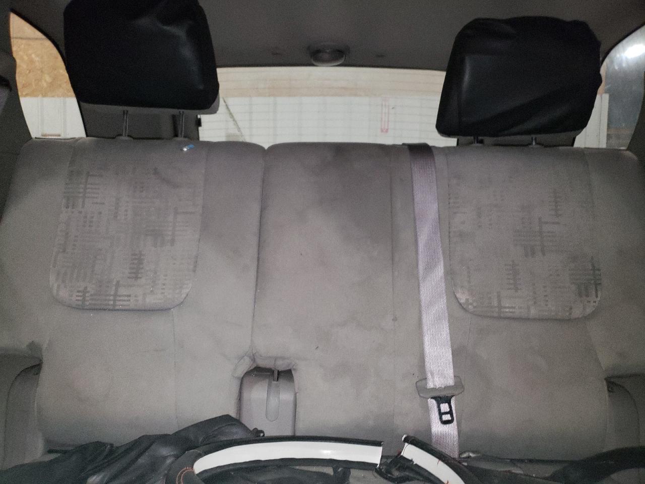2005 Chevrolet Equinox - Image 10