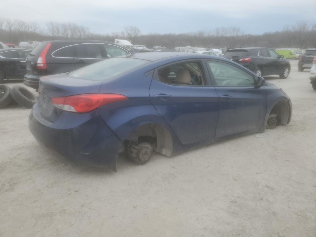 2013 Hyundai Elantra - Image 3