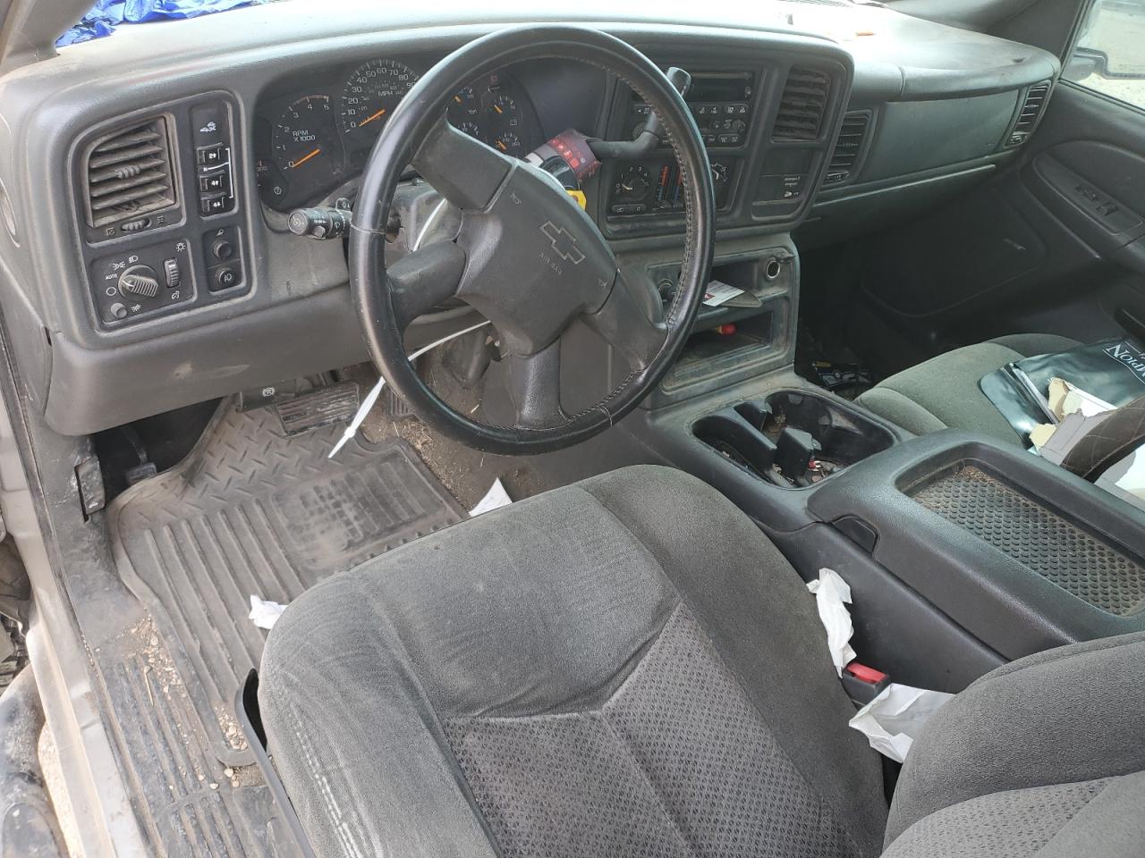 2004 Chevrolet Silverado - Image 8
