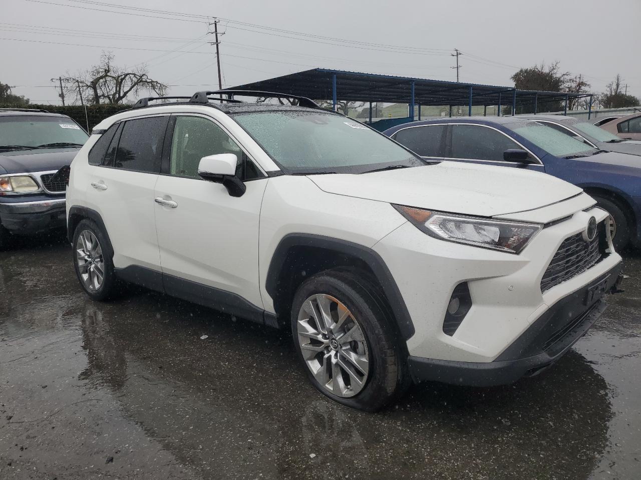 2019 Toyota RAV 4 - Image 4