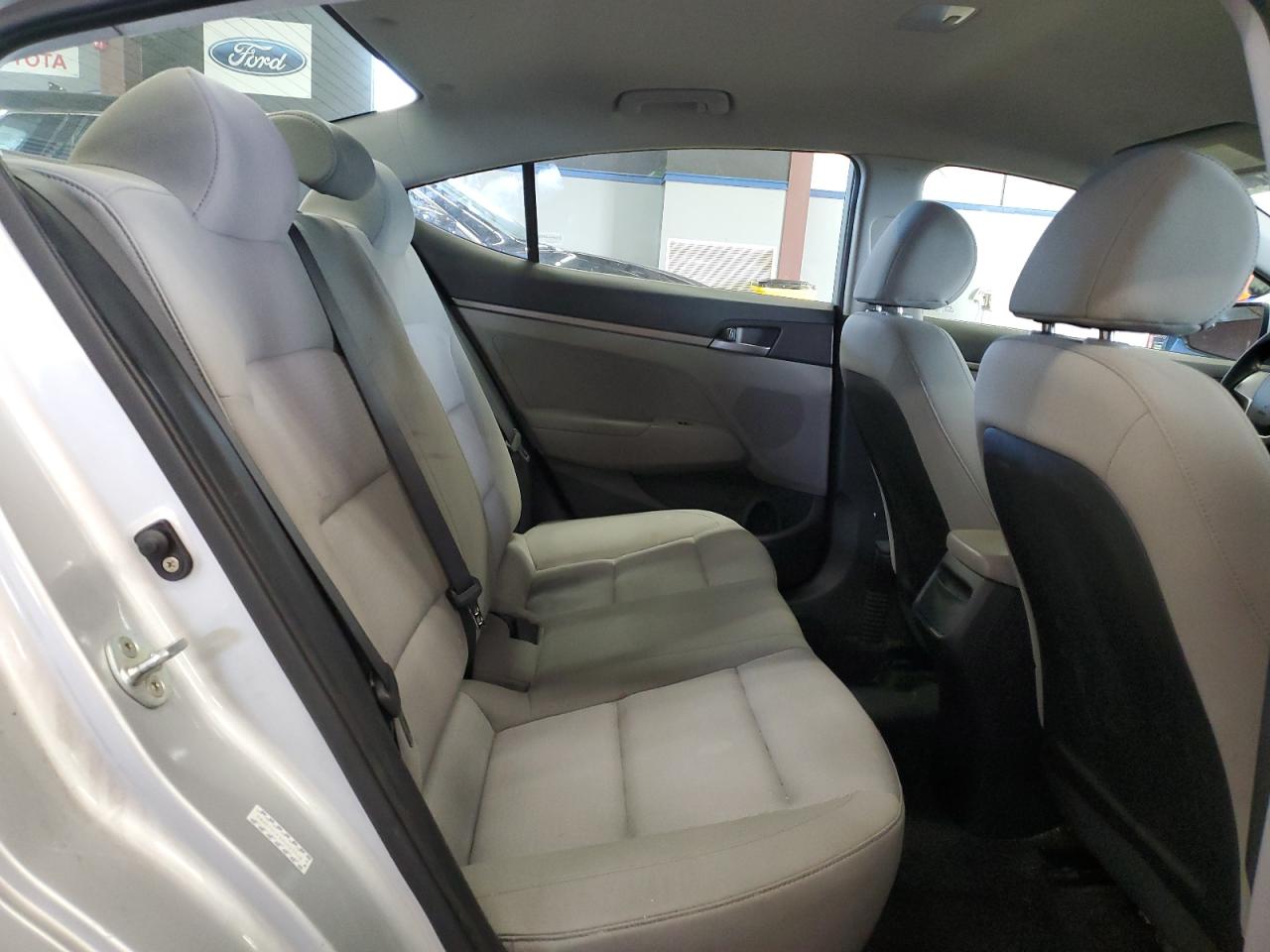 2017 Hyundai Elantra - Image 10