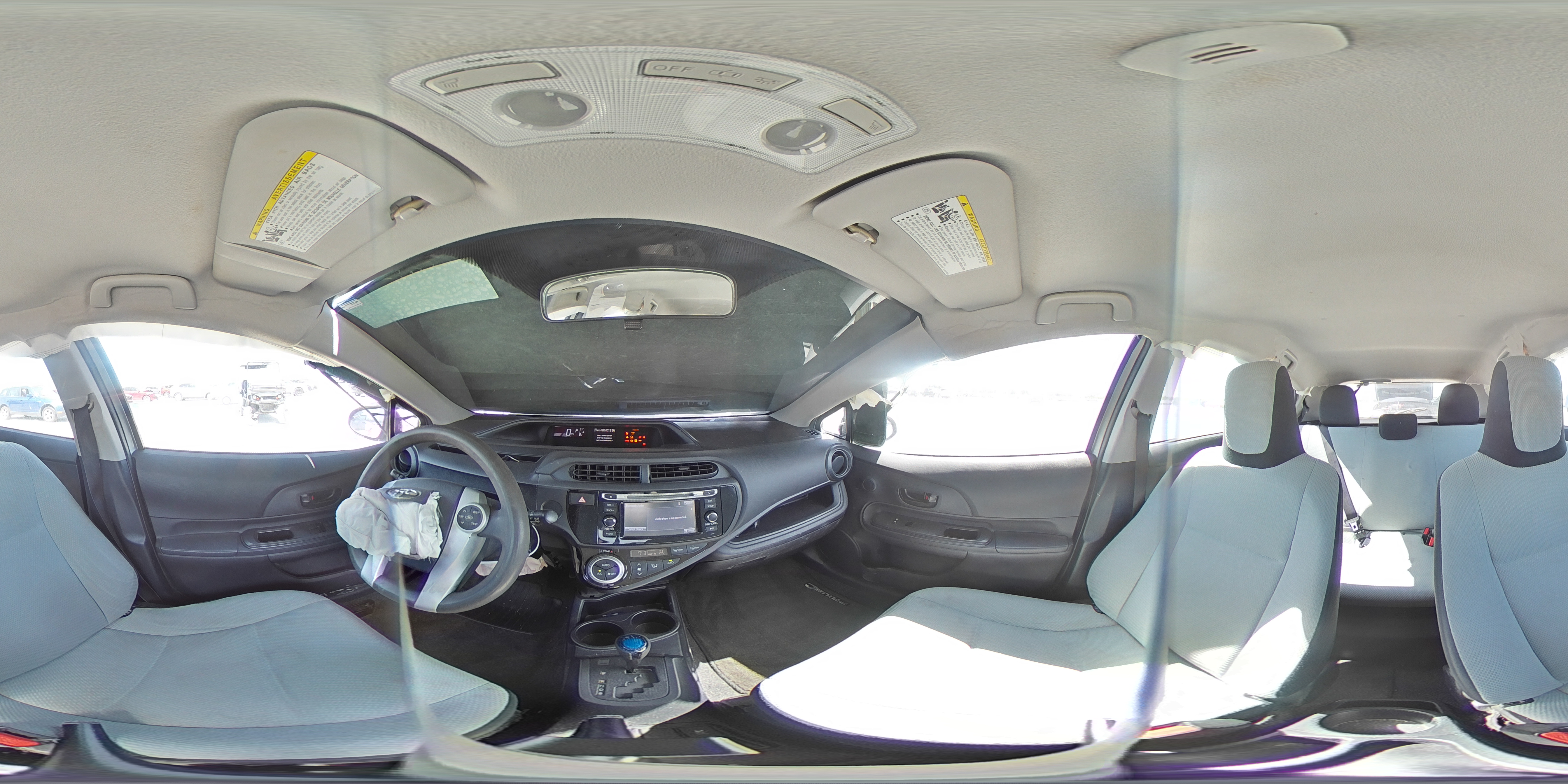 2015 Toyota Prius - Image 12