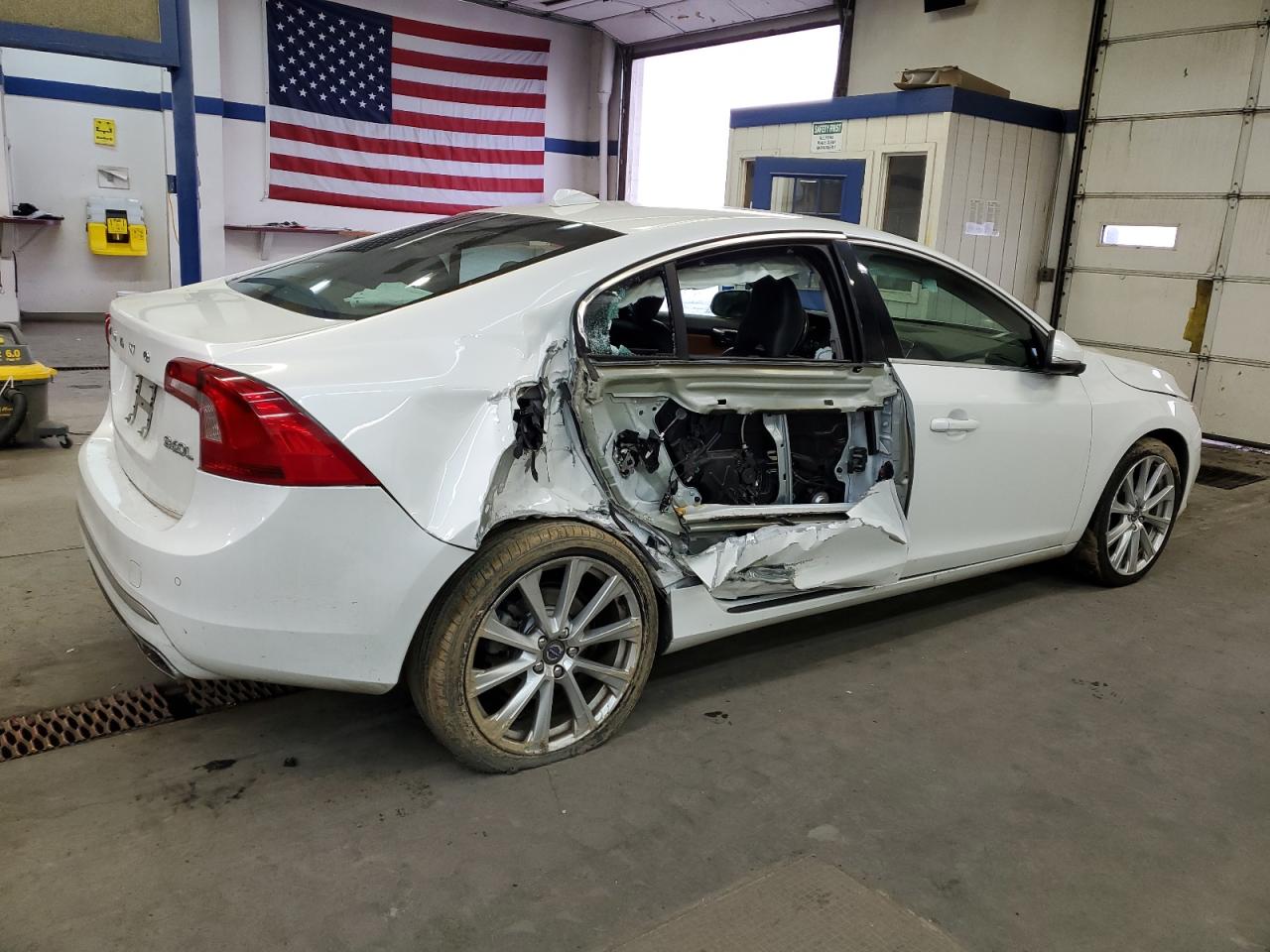 2018 Volvo S60 - Image 3