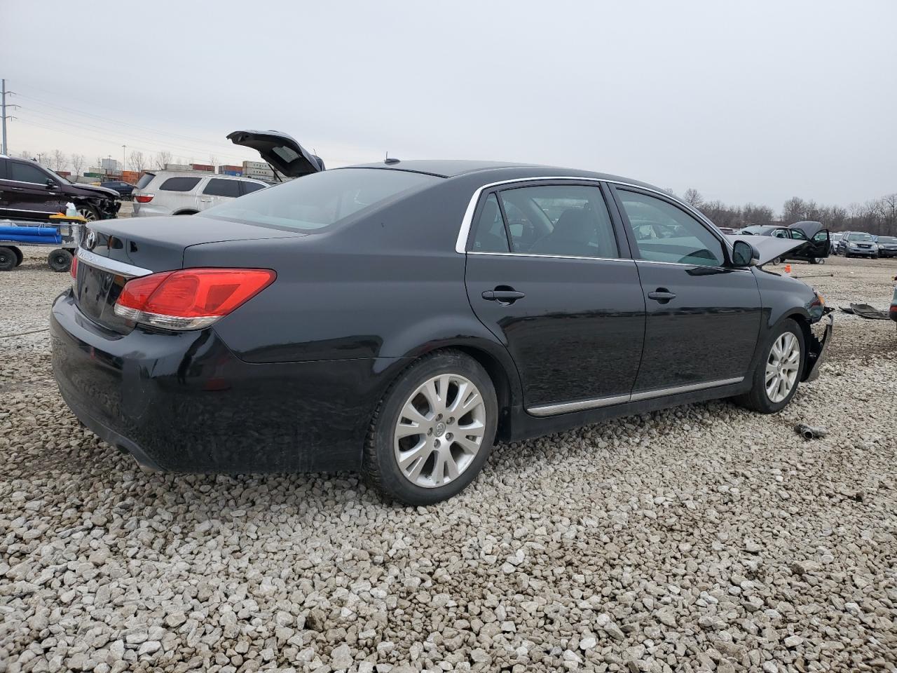 2011 Toyota Avalon - Image 3